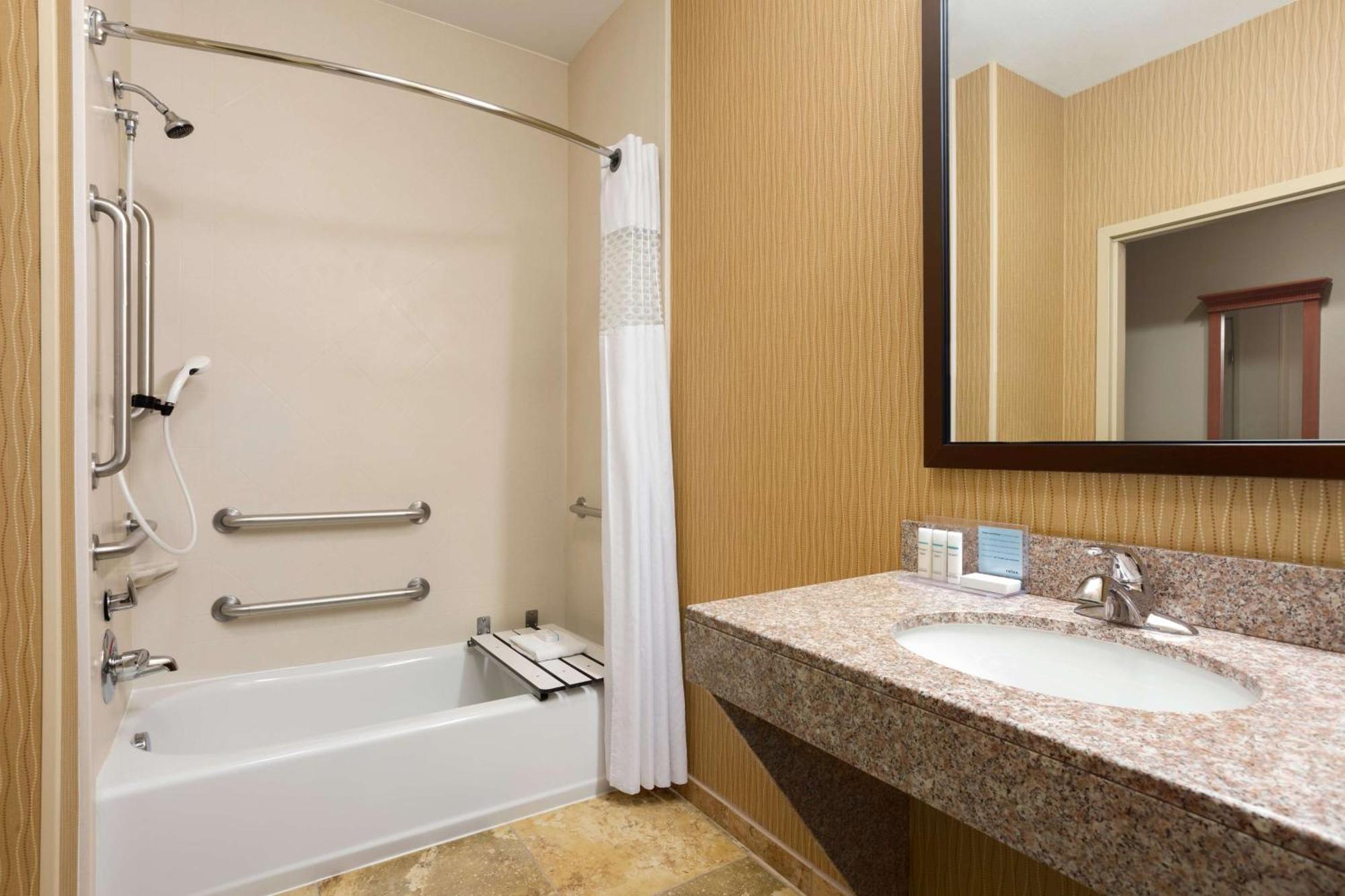 Hampton Wichita-east 3*